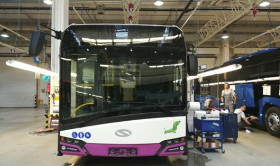 Premieră naţională: Primele autobuze electrice din România, cumpărate din fonduri elveţiene, au fost introduse în circulaţie pe străzile din Cluj-Napoca