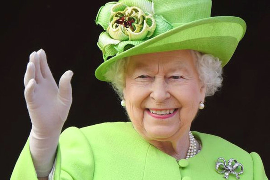 Bijuteria de care regina Elisabeta nu s-a mai despărțit de 70 de ani. E atât de frumoasă, dar și mai frumoasă e povestea din spatele ei