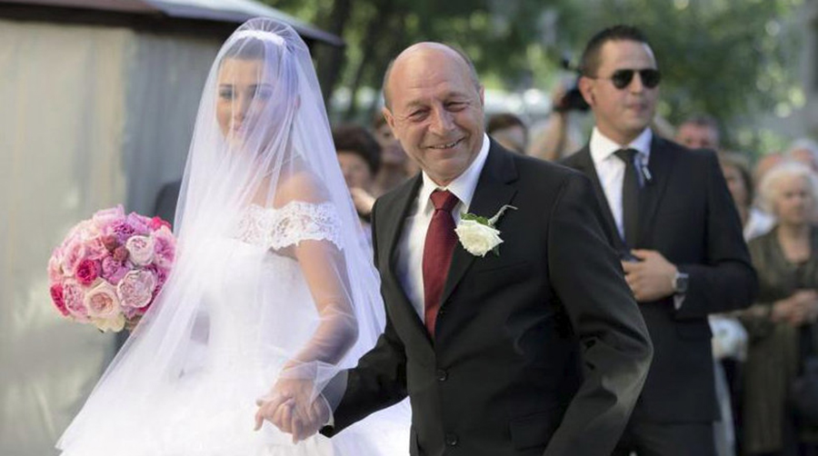Elena Băsescu a născut o fetiță. Traian Băsescu: “Bun venit pe lume, Anastasia!”