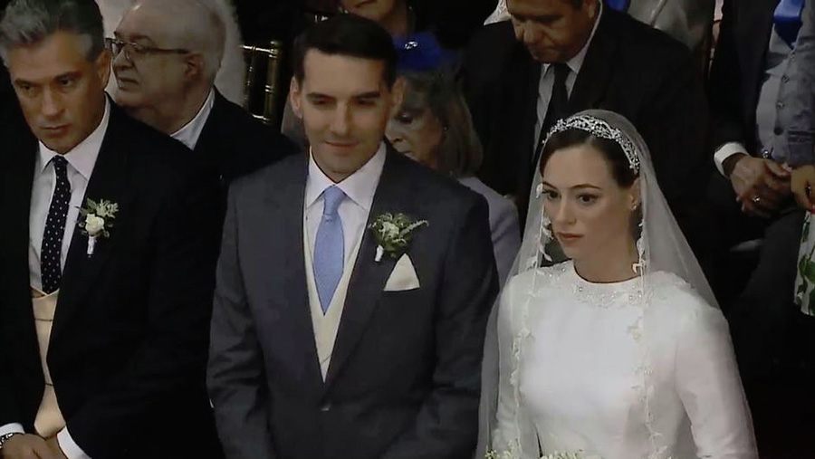 Primele imagini de la nunta Principelui Nicolae cu Alina Binder! Cat de frumoasa este mireasa si ce rochie simpla are