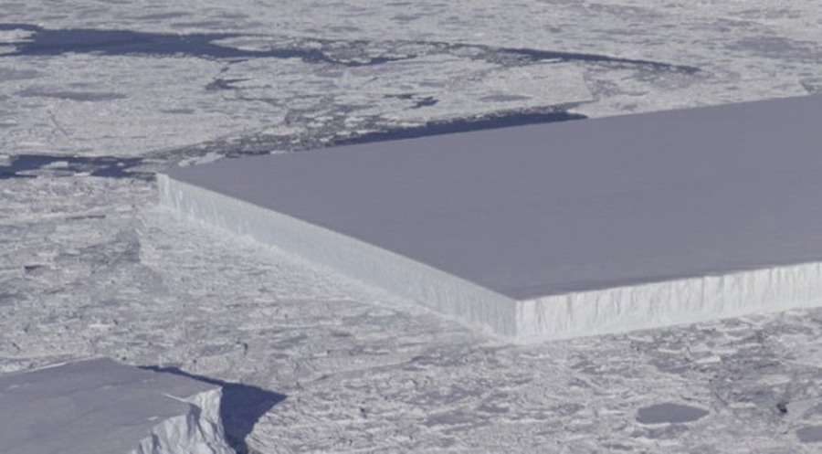 Misterul aisbergului care pare tăiat intenționat în formă de dreptunghi, lămurit de NASA
