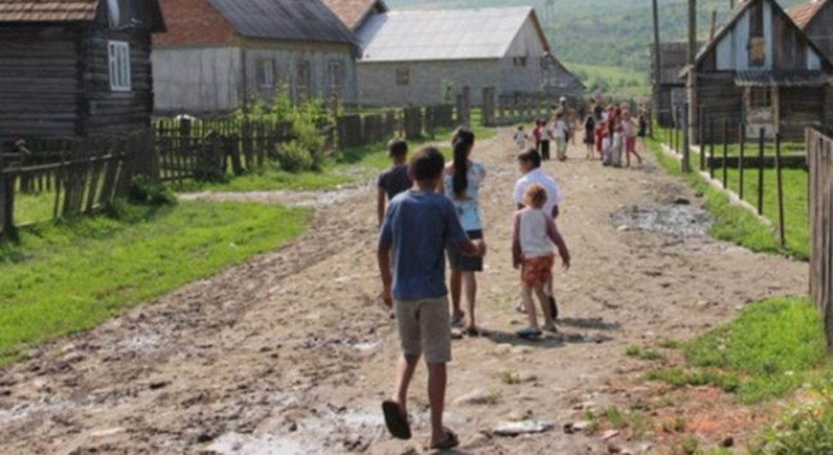 Elevul din România care-și vinde temele pentru mancare
