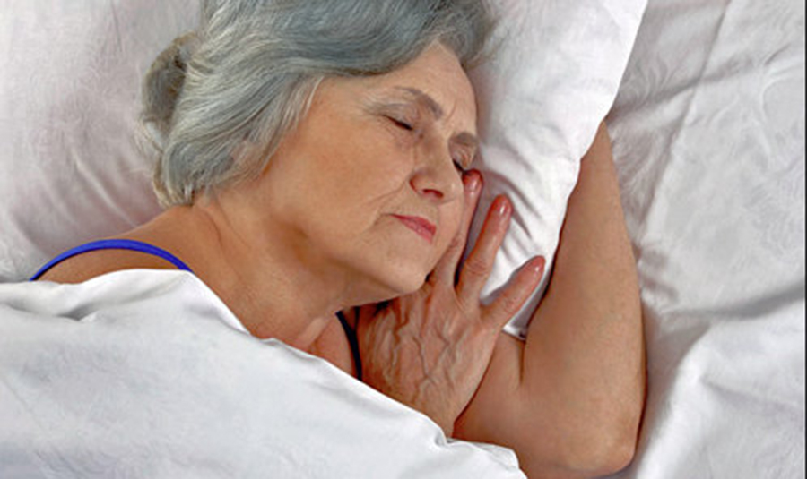Specialiştii explică de ce dormim mai puţin odată cu înaintarea în vârstă