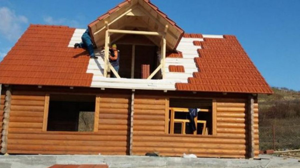 Casele din lemn din Ardeal care rezistă sute de ani. Metoda ingenioasă prin care sunt transportate în orice colţ al ţării