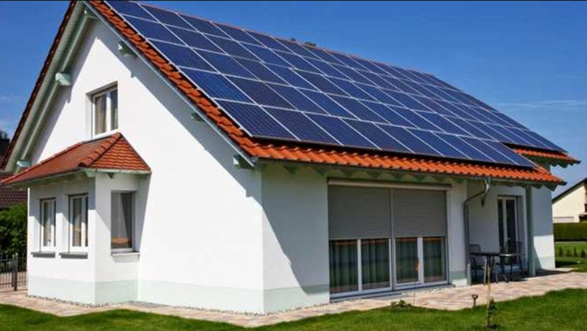 Ce sunt panourile fotovoltaice și cum se pot pune pe case! Românii pot beneficia de 20.000 de lei dacă trec la energia verde