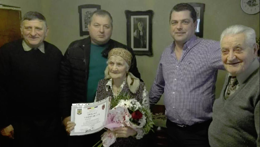 O fostă învăţătoare din Suceava a împlinit 104 ani şi trăieşte dintr-o pensie de 296 de lei