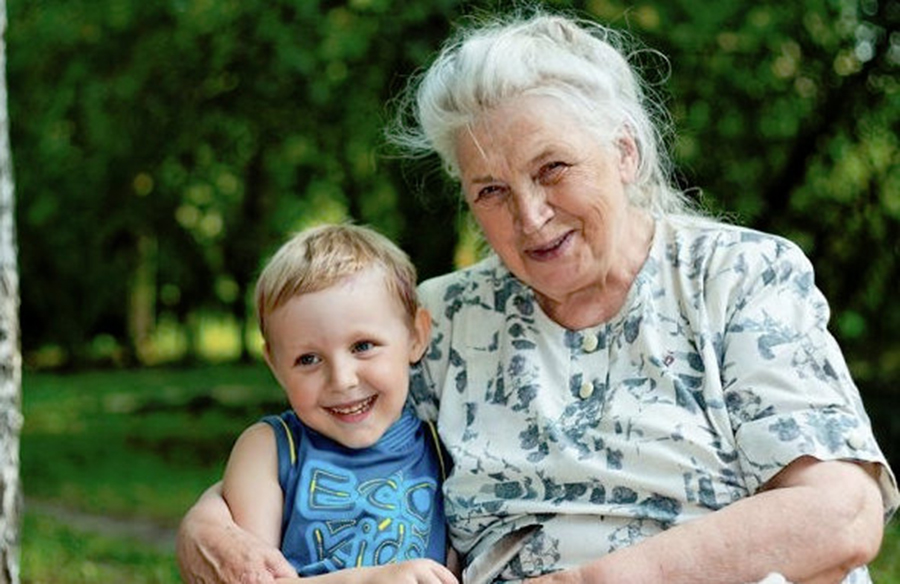 Dragostea dintre bunică și nepoți este pentru totdeauna
