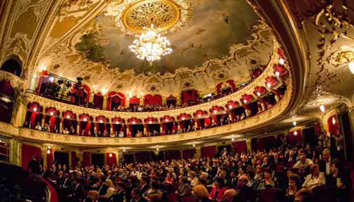 Al 2-lea cel mai frumos teatru din lume se află în România. Istoricul clădirii este vechi de peste 100 de ani
