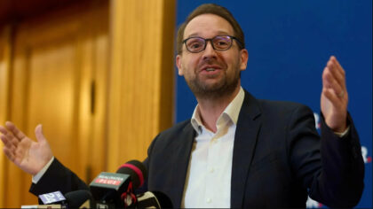 Scandal imens, Dominic Fritz a...