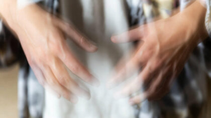 Ce inseamna cand iti tremura...